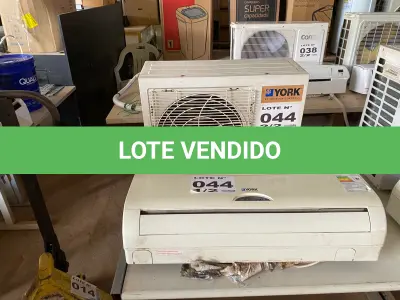 LOTE 044 - 01 KIT AR-CONDICIONADO YORK 9000 BTUS (NO ESTADO, NÃO SABEMOS SE FUNCIONA. LEILÃO NÃO TEM GARANTIA E NEM DEVOLUÇÃO, SUJEITO A POSSÍVEIS AVARIAS VISÍVEIS/OCULTAS E/OU AUSÊNCIA DE COMPONENTES)