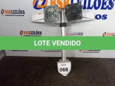 LOTE 068 - 01 SUPORTE PARA MONITOR (MONITOR STAND). (NO ESTADO EM QUE SE ENCONTRA. SUJEITO A AVARIAS OCULTAS/VISÍVEIS.)