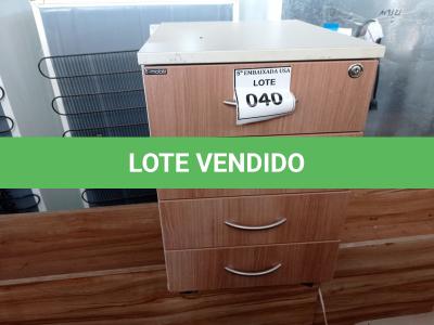 LOTE 040 - 01 MESA DE CABECEIRA (BEDSIDE). (NO ESTADO EM QUE SE ENCONTRA. SUJEITO A AVARIAS OCULTAS/VISÍVEIS.)