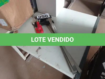 LOTE 050 - 03 - GRAMPOS SARGENTO PROFISSIONAL PARA MARCENEIRO (NO ESTADO, NÃO SABEMOS SE FUNCIONA. LEILÃO NÃO TEM GARANTIA E NEM DEVOLUÇÃO, SUJEITO A POSSÍVEIS AVARIAS VISÍVEIS/OCULTAS E/OU AUSÊNCIA DE COMPONENTES)