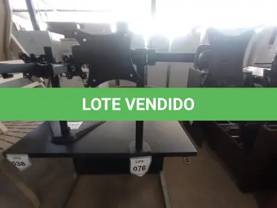 LOTE 076 - 01 SUPORTE PARA MONITOR (MONITOR STAND). (NO ESTADO EM QUE SE ENCONTRA. SUJEITO A AVARIAS OCULTAS/VISÍVEIS.)