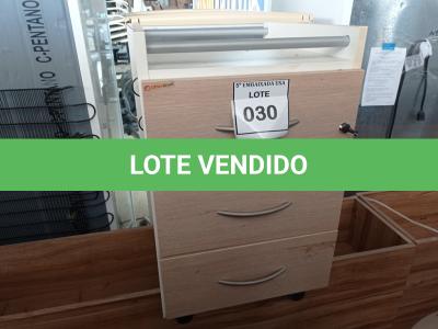 LOTE 030 - 01 MESA DE CABECEIRA (BEDSIDE). (NO ESTADO EM QUE SE ENCONTRA. SUJEITO A AVARIAS OCULTAS/VISÍVEIS.) 
