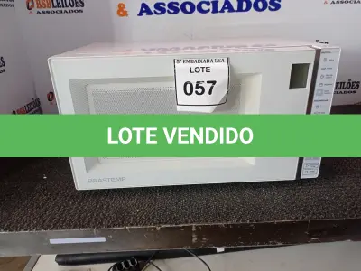 LOTE 057 - 01 MICRO-ONDAS MARCA BRASTEMP 220V (MICROWAVE). (NO ESTADO EM QUE SE ENCONTRA. SUJEITO A AVARIAS OCULTAS/VISÍVEIS.) BF8673C