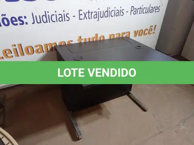 LOTE 038 - 01 MESA DE APOIO NA COR PRETA (STANDUP DESK) (NO ESTADO EM QUE SE ENCONTRA. SUJEITO A AVARIAS OCULTAS/VISÍVEIS.)