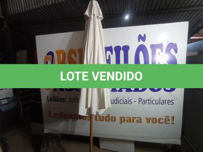 LOTE 028 - 01 GUARDA-CHUVA. (UMBRELLA) (NO ESTADO EM QUE SE ENCONTRA. SUJEITO A AVARIAS OCULTAS/VISÍVEIS.) BH1495C