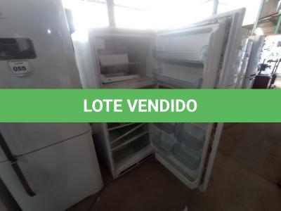 LOTE 065 - 01 REFRIGERADOR MARCA WHIRLPOOL 127V (REFRIGERATOR) (NO ESTADO EM QUE SE ENCONTRA. SUJEITO A AVARIAS OCULTAS/VISÍVEIS.) AV9649F