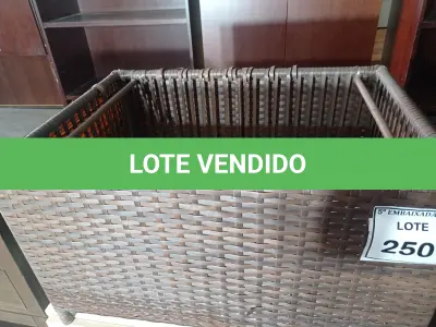 LOTE 250 - 01 MESA DE JARDIM (TABLE GARDEN). (NO ESTADO EM QUE SE ENCONTRA. SUJEITO A AVARIAS OCULTAS/VISÍVEIS.) BH1580F