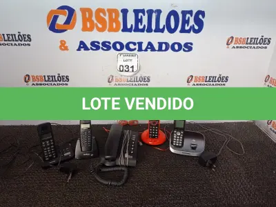 LOTE 031 - 05 APARELHOS DE TELEFONE SENDO 04 S/FIO MARCAS E MODELOS DIVERSOS. (NO ESTADO) ATENÇÃO! FAZER A VISITAÇÃO ANTES DE ARREMATAR, NÃO SABEMOS SE FUNCIONA. LEILÃO NÃO TEM GARANTIA E NEM DEVOLUÇÃO, SUJEITO A POSSÍVEIS AVARIAS VISÍVEIS/OCULTAS E/OU AUSÊNCIA DE COMPONENTES.