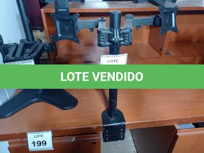LOTE 202 - 01 SUPORTE PARA MONITOR (MONITOR STAND). (NO ESTADO EM QUE SE ENCONTRA. SUJEITO A AVARIAS OCULTAS/VISÍVEIS.)