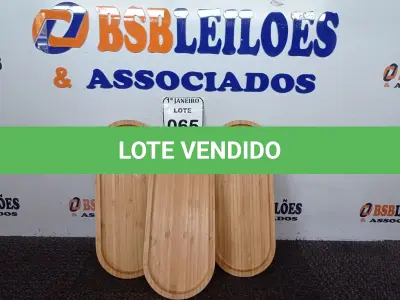 LOTE 065 - 03 TÁBUAS DE MADEIRA P/FRIOS. (NO ESTADO) ATENÇÃO! FAZER A VISITAÇÃO ANTES DE ARREMATAR, NÃO SABEMOS SE FUNCIONA. LEILÃO NÃO TEM GARANTIA E NEM DEVOLUÇÃO, SUJEITO A POSSÍVEIS AVARIAS VISÍVEIS/OCULTAS E/OU AUSÊNCIA DE COMPONENTES.