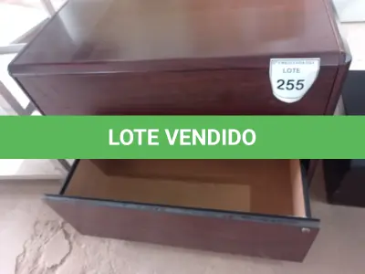 LOTE 255 - 01 GAVETEIRO EM MADEIRA (DRAWER). (NO ESTADO EM QUE SE ENCONTRA. SUJEITO A AVARIAS OCULTAS/VISÍVEIS.)
