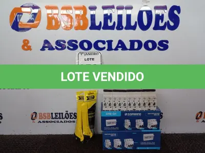LOTE 072 - 01 CAIXA C/04 DISJUNTORES TRIFÁSICOS MARCA SOPRANO E 01 CAIXA C/01 TRIFÁSICO E 04 BIFÁSICOS SOPRANOS E 07 ESTILETES MARCA FERTAK TOOLS (NOVO). (NO ESTADO) ATENÇÃO! FAZER A VISITAÇÃO ANTES DE ARREMATAR, NÃO SABEMOS SE FUNCIONA. LEILÃO NÃO TEM GARANTIA E NEM DEVOLUÇÃO, SUJEITO A POSSÍVEIS AVARIAS VISÍVEIS/OCULTAS E/OU AUSÊNCIA DE COMPONENTES.