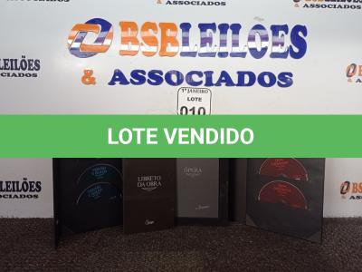 LOTE 010 - 01 CAIXA ÓPERA C/07 CDS E 04 LIVROS. (NO ESTADO) ATENÇÃO! FAZER A VISITAÇÃO ANTES DE ARREMATAR, NÃO SABEMOS SE FUNCIONA. LEILÃO NÃO TEM GARANTIA E NEM DEVOLUÇÃO, SUJEITO A POSSÍVEIS AVARIAS VISÍVEIS/OCULTAS E/OU AUSÊNCIA DE COMPONENTES.