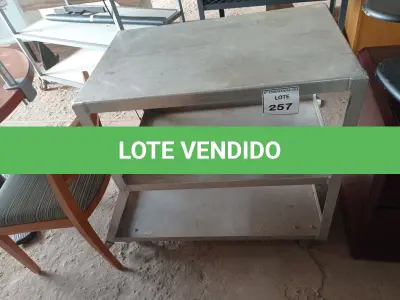 LOTE 257 - 01 CARRINHO DE APOIO SEM RODAS (SUPPORT TROLLEY WITHOUT WHEELS). (NO ESTADO EM QUE SE ENCONTRA. SUJEITO A AVARIAS OCULTAS/VISÍVEIS.)