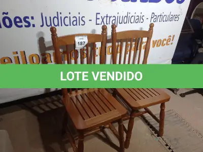 LOTE 187 - 02 CADEIRAS (CHAIRS). (NO ESTADO EM QUE SE ENCONTRA. SUJEITO A AVARIAS OCULTAS/VISÍVEIS.) BH1530J/ BH1530K 