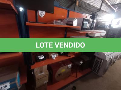 LOTE 088 - 01 ESTANTE DE AÇO C/ PRATELEIRA LARANJA (STEEL SHELF). (NO ESTADO EM QUE SE ENCONTRA. SUJEITO A AVARIAS OCULTAS/VISÍVEIS.) AV9557V