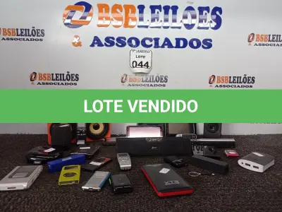 LOTE 044 - 01 FONE DE OUVIDO WIRELESS PARA TV MARCA PHILIPS, 04 GPS, 02 MICROFONES E MATERIAIS ELETRÔNICOS DIVERSOS. (NO ESTADO) ATENÇÃO! FAZER A VISITAÇÃO ANTES DE ARREMATAR, NÃO SABEMOS SE FUNCIONA. LEILÃO NÃO TEM GARANTIA E NEM DEVOLUÇÃO, SUJEITO A POSSÍVEIS AVARIAS VISÍVEIS/OCULTAS E/OU AUSÊNCIA DE COMPONENTES.