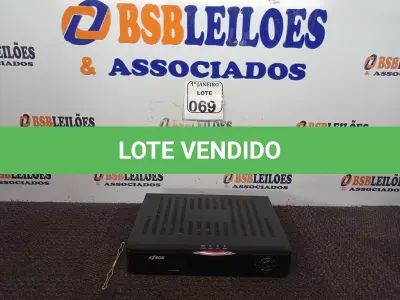 LOTE 069 - 01 RECEPTOR DE TV MARCA AZBOX MODELO PREMIUM. (NO ESTADO) ATENÇÃO! FAZER A VISITAÇÃO ANTES DE ARREMATAR, NÃO SABEMOS SE FUNCIONA. LEILÃO NÃO TEM GARANTIA E NEM DEVOLUÇÃO, SUJEITO A POSSÍVEIS AVARIAS VISÍVEIS/OCULTAS E/OU AUSÊNCIA DE COMPONENTES.
