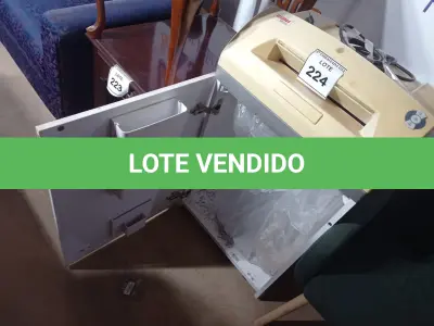LOTE 224 - 01 MÁQUINA TRITURADORA (SHREDDER MACHINE) (NO ESTADO EM QUE SE ENCONTRA. SUJEITO A AVARIAS OCULTAS/VISÍVEIS.) AV9823T
