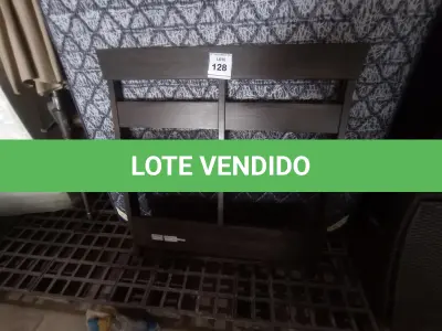 LOTE 128 - 01 CABECEIRA DE SOLTEIRO (HEADBOARD TWIN). (NO ESTADO EM QUE SE ENCONTRA. SUJEITO A AVARIAS OCULTAS/VISÍVEIS.) AU2216K
