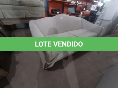 LOTE 127 - 01 SOFÁ 02 LUGARES NA COR CINZA (SOFA). (NO ESTADO EM QUE SE ENCONTRA. SUJEITO A AVARIAS OCULTAS/VISÍVEIS.) BJ7445D