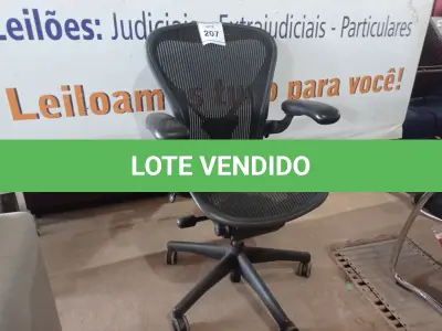 LOTE 207 - 01 CADEIRA HERMAN MILLER (HERMAN MILLER CHAIR). (NO ESTADO EM QUE SE ENCONTRA. SUJEITO A AVARIAS OCULTAS/VISÍVEIS.)