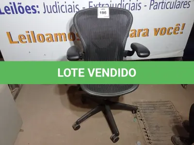 LOTE 196 - 01 CADEIRA HERMAN MILLER (HERMAN MILLER CHAIR). (NO ESTADO EM QUE SE ENCONTRA. SUJEITO A AVARIAS OCULTAS/VISÍVEIS.)
