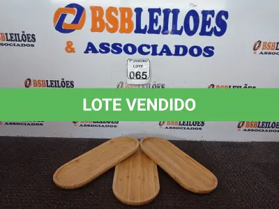 LOTE 065 - 03 TÁBUAS DE MADEIRA P/FRIOS. (NO ESTADO) ATENÇÃO! FAZER A VISITAÇÃO ANTES DE ARREMATAR, NÃO SABEMOS SE FUNCIONA. LEILÃO NÃO TEM GARANTIA E NEM DEVOLUÇÃO, SUJEITO A POSSÍVEIS AVARIAS VISÍVEIS/OCULTAS E/OU AUSÊNCIA DE COMPONENTES.