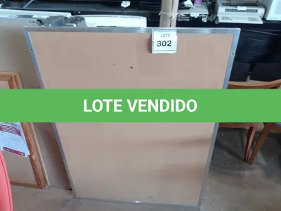 LOTE 302 - 01 QUADRO DE CORTIÇA (CORK BOARD) (NO ESTADO EM QUE SE ENCONTRA. SUJEITO A AVARIAS OCULTAS/VISÍVEIS.)