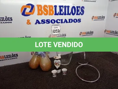 LOTE 059 - 01 CONJUNTO PARA SAQUÊ, 01 BALDE DE VIDRO P/GELO, 01 SUPORTE EM INOX E 01 ENFEITE DECORATIVO. (NO ESTADO) ATENÇÃO! FAZER A VISITAÇÃO ANTES DE ARREMATAR, NÃO SABEMOS SE FUNCIONA. LEILÃO NÃO TEM GARANTIA E NEM DEVOLUÇÃO, SUJEITO A POSSÍVEIS AVARIAS VISÍVEIS/OCULTAS E/OU AUSÊNCIA DE COMPONENTES.
