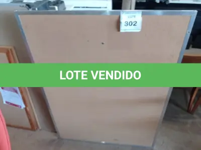 LOTE 302 - 01 QUADRO DE CORTIÇA (CORK BOARD) (NO ESTADO EM QUE SE ENCONTRA. SUJEITO A AVARIAS OCULTAS/VISÍVEIS.)