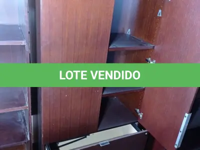 LOTE 283 - 01 ARMÁRIO 02 PORTAS ESCUROS (CABINET). (NO ESTADO EM QUE SE ENCONTRA. SUJEITO A AVARIAS OCULTAS/VISÍVEIS.)