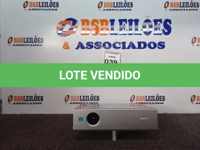 LOTE 039 - 01 PROJETOR MULTIMIDIA MARCA SONY. (NO ESTADO) ATENÇÃO! FAZER A VISITAÇÃO ANTES DE ARREMATAR, NÃO SABEMOS SE FUNCIONA. LEILÃO NÃO TEM GARANTIA E NEM DEVOLUÇÃO, SUJEITO A POSSÍVEIS AVARIAS VISÍVEIS/OCULTAS E/OU AUSÊNCIA DE COMPONENTES.