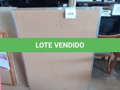 LOTE 302 - 01 QUADRO DE CORTIÇA (CORK BOARD) (NO ESTADO EM QUE SE ENCONTRA. SUJEITO A AVARIAS OCULTAS/VISÍVEIS.)