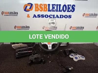 LOTE 049 - 01 PAINEL DIGITAL DE ÔNIX ANO 2019, 01 VOLANTE VIDEOGAME, 05 JOYSTICKS E 01 ANTENA P/ TV MARCA PHILIPS.  (NO ESTADO) ATENÇÃO! FAZER A VISITAÇÃO ANTES DE ARREMATAR, NÃO SABEMOS SE FUNCIONA. LEILÃO NÃO TEM GARANTIA E NEM DEVOLUÇÃO, SUJEITO A POSSÍVEIS AVARIAS VISÍVEIS/OCULTAS E/OU AUSÊNCIA DE COMPONENTES.