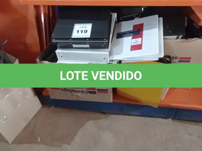 LOTE 119 - 01 LOTE C/SUPORTES PARA PASTAS E VÁRIAS PASTAS (FOLDER HOLDER) E 03 PORTAS CANETAS (PEN HOLDER) (NO ESTADO EM QUE SE ENCONTRA. SUJEITO A AVARIAS OCULTAS/VISÍVEIS.)