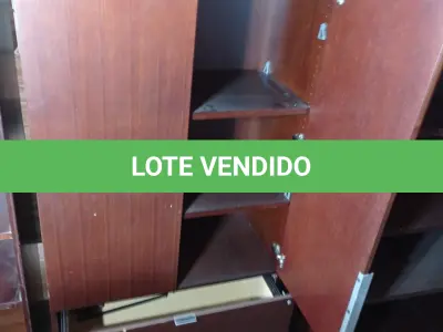 LOTE 283 - 01 ARMÁRIO 02 PORTAS ESCUROS (CABINET). (NO ESTADO EM QUE SE ENCONTRA. SUJEITO A AVARIAS OCULTAS/VISÍVEIS.)