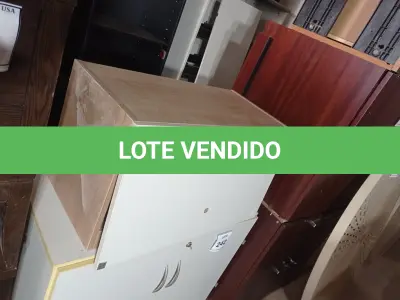 LOTE 241 - 01 ARMÁRIO SUSPENSO (HANGING CABINET). (NO ESTADO EM QUE SE ENCONTRA. SUJEITO A AVARIAS OCULTAS/VISÍVEIS.)