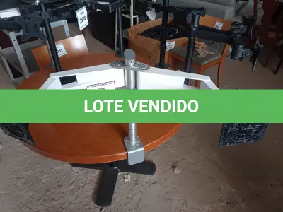 LOTE 253 - 01 SUPORTE PARA MONITOR (MONITOR STAND). (NO ESTADO EM QUE SE ENCONTRA. SUJEITO A AVARIAS OCULTAS/VISÍVEIS.)