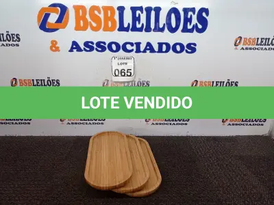LOTE 065 - 03 TÁBUAS DE MADEIRA P/FRIOS. (NO ESTADO) ATENÇÃO! FAZER A VISITAÇÃO ANTES DE ARREMATAR, NÃO SABEMOS SE FUNCIONA. LEILÃO NÃO TEM GARANTIA E NEM DEVOLUÇÃO, SUJEITO A POSSÍVEIS AVARIAS VISÍVEIS/OCULTAS E/OU AUSÊNCIA DE COMPONENTES.