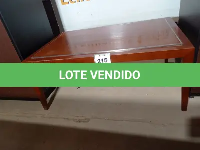 LOTE 215 - 01 MESA DE CENTRO (CENTER TABLE). (NO ESTADO EM QUE SE ENCONTRA. SUJEITO A AVARIAS OCULTAS/VISÍVEIS.)