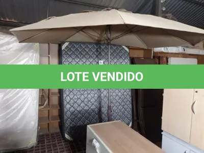 LOTE 183 - 01 GUARDA-CHUVA. (UMBRELLA) (NO ESTADO EM QUE SE ENCONTRA. SUJEITO A AVARIAS OCULTAS/VISÍVEIS.) BH1480H