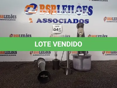LOTE 041 - 02 MIXER’S SENDO 01 C/ENCAIXE DE ACOPLAMENTO MARCAS E MODELOS DIVERSOS.  (NO ESTADO) ATENÇÃO! FAZER A VISITAÇÃO ANTES DE ARREMATAR, NÃO SABEMOS SE FUNCIONA. LEILÃO NÃO TEM GARANTIA E NEM DEVOLUÇÃO, SUJEITO A POSSÍVEIS AVARIAS VISÍVEIS/OCULTAS E/OU AUSÊNCIA DE COMPONENTES.