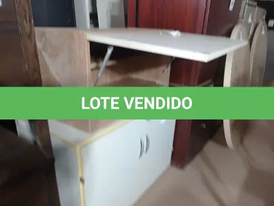 LOTE 241 - 01 ARMÁRIO SUSPENSO (HANGING CABINET). (NO ESTADO EM QUE SE ENCONTRA. SUJEITO A AVARIAS OCULTAS/VISÍVEIS.)