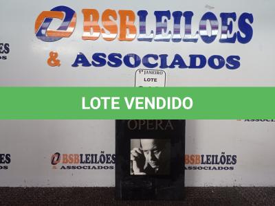 LOTE 010 - 01 CAIXA ÓPERA C/07 CDS E 04 LIVROS. (NO ESTADO) ATENÇÃO! FAZER A VISITAÇÃO ANTES DE ARREMATAR, NÃO SABEMOS SE FUNCIONA. LEILÃO NÃO TEM GARANTIA E NEM DEVOLUÇÃO, SUJEITO A POSSÍVEIS AVARIAS VISÍVEIS/OCULTAS E/OU AUSÊNCIA DE COMPONENTES.