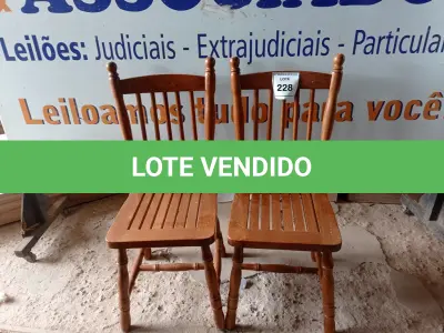 LOTE 228 - 02 CADEIRAS (CHAIRS). (NO ESTADO EM QUE SE ENCONTRA. SUJEITO A AVARIAS OCULTAS/VISÍVEIS.) BH1530V/ BH1530W