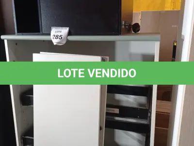 LOTE 285 - 02 ARMÁRIOS EM MADEIRA (WOODEN CABINETS) E 01 ARMÁRIO BAIXO (LOW CABINET). (NO ESTADO EM QUE SE ENCONTRA. SUJEITO A AVARIAS OCULTAS/VISÍVEIS.)