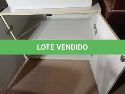LOTE 242 - 01 ARMÁRIO BAIXO 02 PORTAS EM MADEIRA. (LOW CABINET). (NO ESTADO EM QUE SE ENCONTRA. SUJEITO A AVARIAS OCULTAS/VISÍVEIS.)