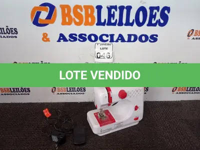 LOTE 046 - 01 MÁQUINA DER COSTURA PORTÁTIL MARCA STEAM MAX C/FONTE. (NO ESTADO) ATENÇÃO! FAZER A VISITAÇÃO ANTES DE ARREMATAR, NÃO SABEMOS SE FUNCIONA. LEILÃO NÃO TEM GARANTIA E NEM DEVOLUÇÃO, SUJEITO A POSSÍVEIS AVARIAS VISÍVEIS/OCULTAS E/OU AUSÊNCIA DE COMPONENTES.