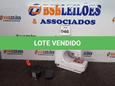 LOTE 046 - 01 MÁQUINA DER COSTURA PORTÁTIL MARCA STEAM MAX C/FONTE. (NO ESTADO) ATENÇÃO! FAZER A VISITAÇÃO ANTES DE ARREMATAR, NÃO SABEMOS SE FUNCIONA. LEILÃO NÃO TEM GARANTIA E NEM DEVOLUÇÃO, SUJEITO A POSSÍVEIS AVARIAS VISÍVEIS/OCULTAS E/OU AUSÊNCIA DE COMPONENTES.